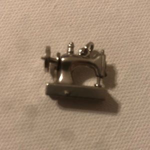 Sterling Silver movable sewing 🧵 machine charm
